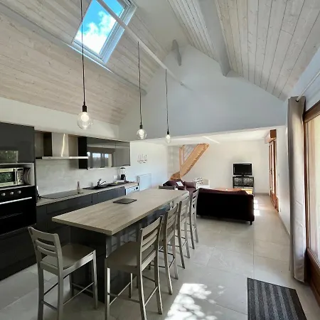 Maison chaleureuse avec parking, jardin, terrasse