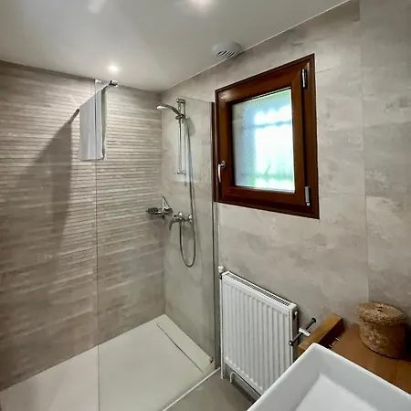 Hébergement de vacances Maison chaleureuse avec parking, jardin, terrasse *